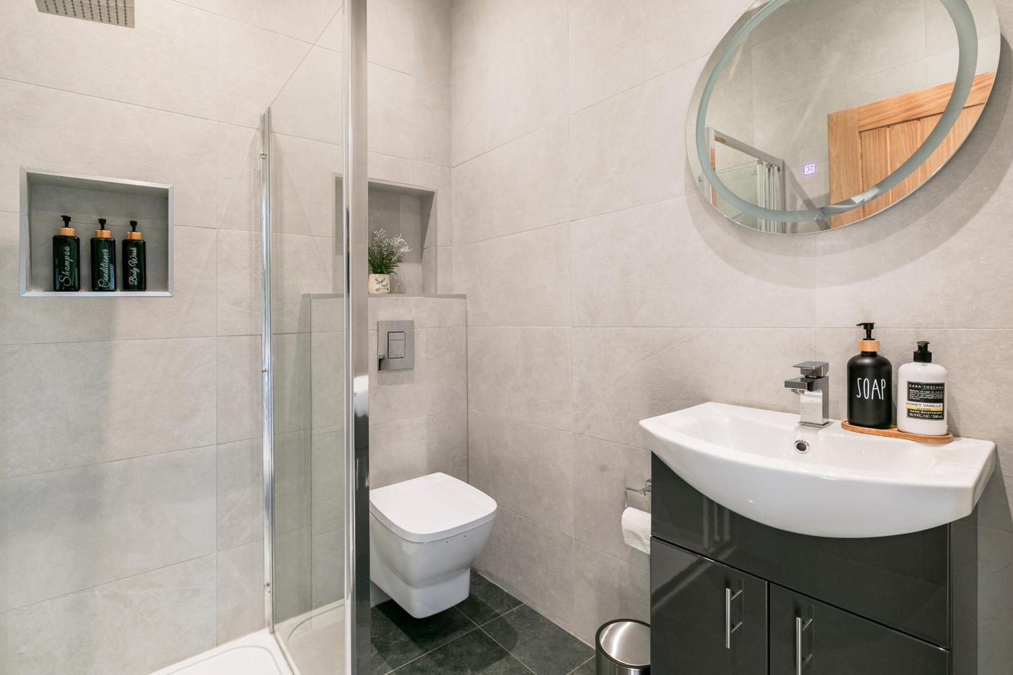 Modern Aptmt, 2 Stops To Central London, Smart Lock, Netflix Ealing Eksteriør bilde