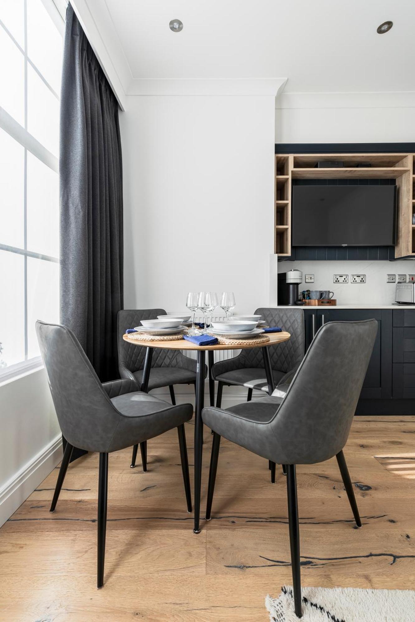 Modern Aptmt, 2 Stops To Central London, Smart Lock, Netflix Ealing Eksteriør bilde